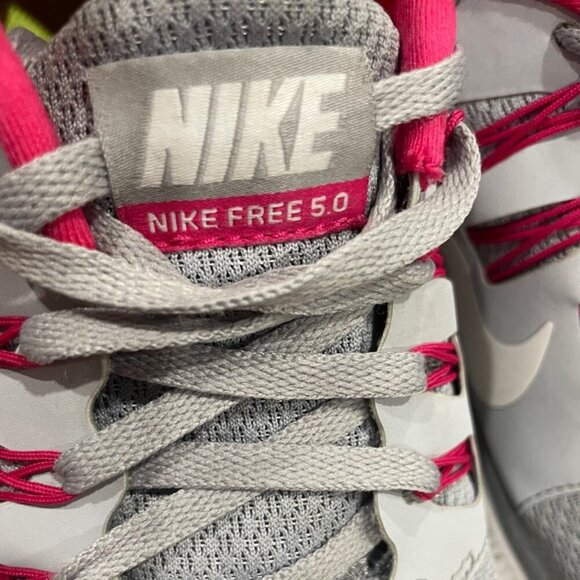 NIKE FREE RUN 5.0 WOLF GREY AND HOT PINK SNEAKERS SZ 10 SPORTY RUNNING GYM YOGA - Picture 6 of 16